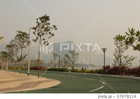 Bicycle symbol on a bicycle lane 27078114