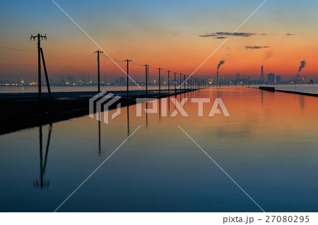 千葉県　江川海岸　水鏡の電柱 27080295