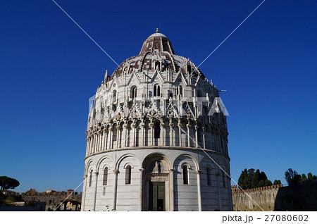 ピサのドゥオモ広場の洗礼堂 27080602