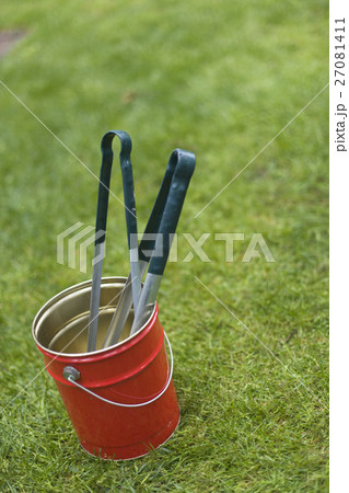 トングとバケツ 27081411