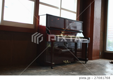 アップライトピアノ 27081768