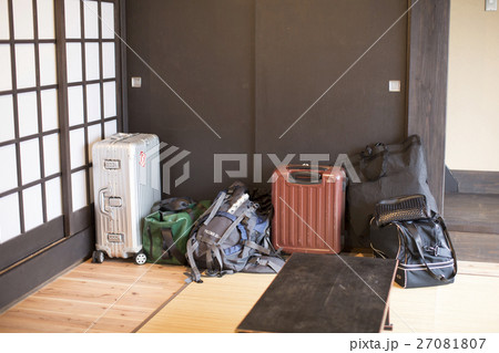 旅行者の荷物 27081807