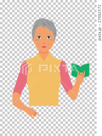 お薬手帳を持つシニアな女性 27082572