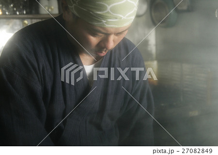 ガラス越しの料理人 27082849