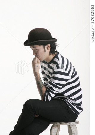 考える男性 考える男性 27082963