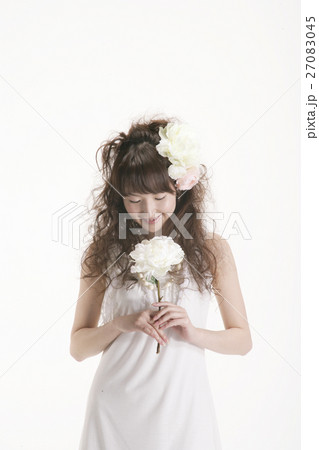 ブーケを持つ新婦 27083045