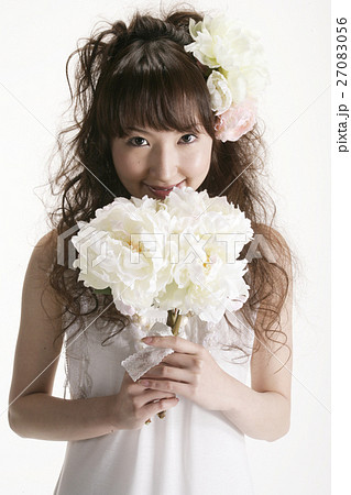 笑顔の新婦 27083056