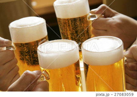 ビールで乾杯 ビールで乾杯 27083059