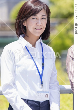 笑顔のビジネスウーマン 笑顔のビジネスウーマン 27083973