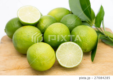 lemons on plate 27084285