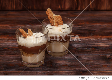Vanilla chocolate pudding dessert with a cream Vanilla chocolate pudding dessert with a cream 27085057