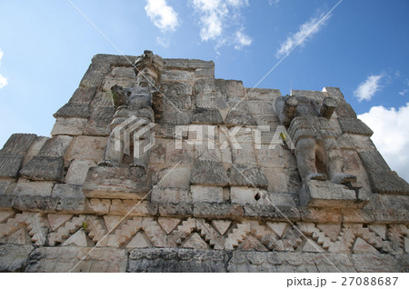 メキシコ　カバー遺跡　コズ・ポープ（仮面の宮殿）　石像 27088687