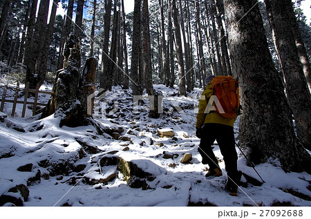 雪の山 雪山 ゆきやま 27092688