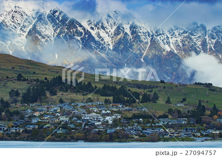 lake vakatipu queenstown south island new zealand 27094757