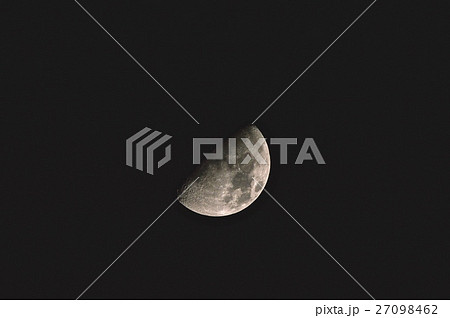 半月･上弦の月（東京都立川市／2016年12月8日(旧暦11/10) 20:00頃撮影） 27098462