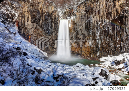 苗名滝　雪景色 27099525