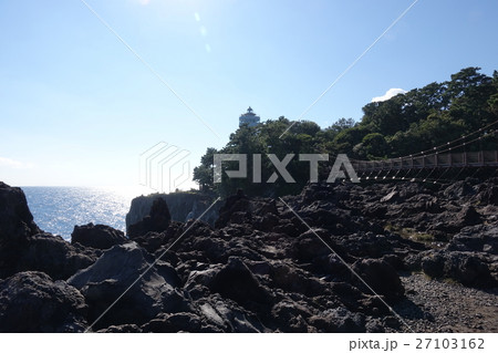城ヶ崎 伊豆門脇灯台と吊り橋 城ヶ崎 伊豆門脇灯台と吊り橋 27103162