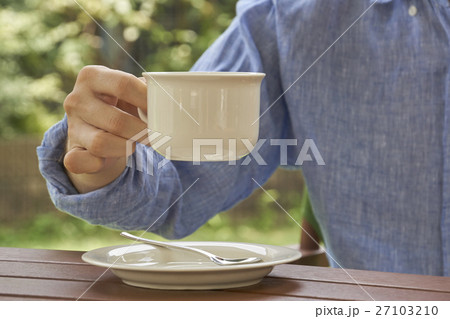 コーヒー豆と一杯のコーヒー テラスにて コーヒー豆と一杯のコーヒー テラスにて 27103210