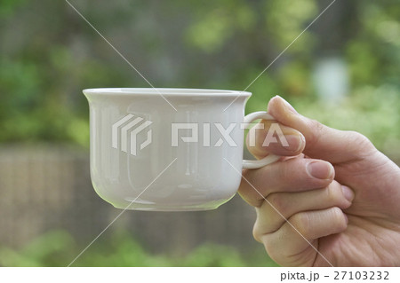 コーヒー豆と一杯のコーヒー テラスにて コーヒー豆と一杯のコーヒー テラスにて 27103232