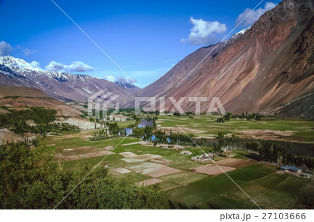 Mountain valley in Karakorum 27103666