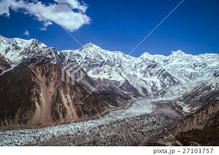 Massive glacier 27103757