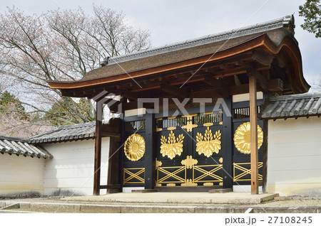 世界遺産　醍醐寺　国宝　唐門 27108245