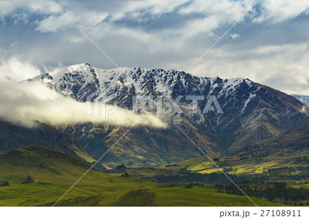 landscape of  queenstown new zealand 27108911