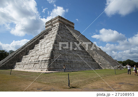 メキシコ チチェン・イッツァ遺跡 エルカスティージョ(ククルカン神殿) メキシコ チチェン・イッツァ遺跡 エルカスティージョ(ククルカン神殿) 27108955