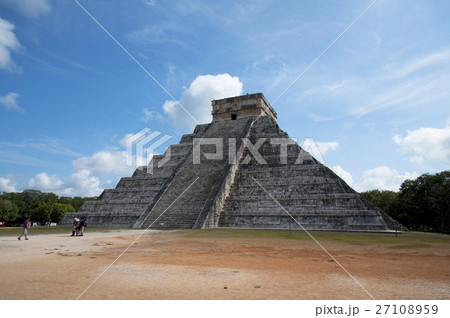 メキシコ　チチェン・イッツァ遺跡　エルカスティージョ（ククルカン神殿） 27108959