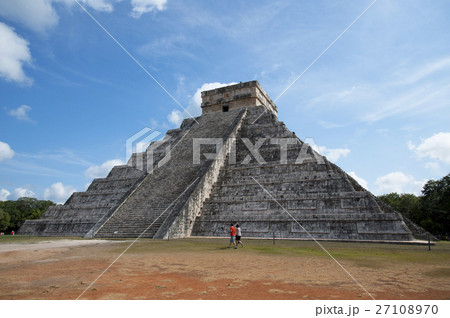 メキシコ　チチェン・イッツァ遺跡　エルカスティージョ（ククルカン神殿） 27108970