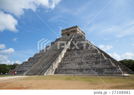 メキシコ　チチェン・イッツァ遺跡　エルカスティージョ（ククルカン神殿） 27108981