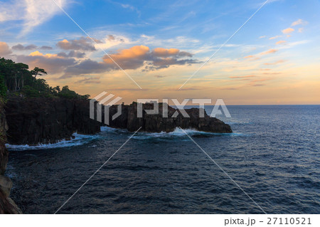 【静岡】断崖絶壁の城ケ崎海岸 【静岡】断崖絶壁の城ケ崎海岸 27110521