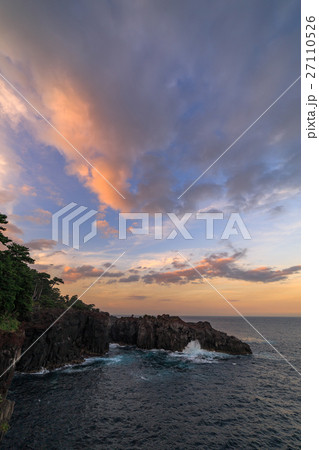 【静岡】断崖絶壁の城ケ崎海岸 【静岡】断崖絶壁の城ケ崎海岸 27110526