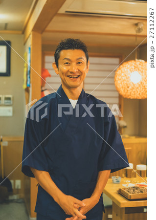Japanese-style bar 27112267