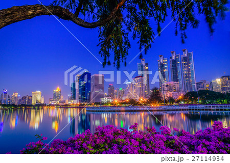 Cityscape image of Benchakitti Park at twilight Cityscape image of Benchakitti Park at twilight 27114934