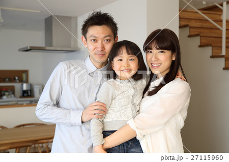 仲良し3人家族 仲良し3人家族 27115960
