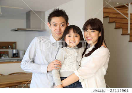 仲良し3人家族 仲良し3人家族 27115961