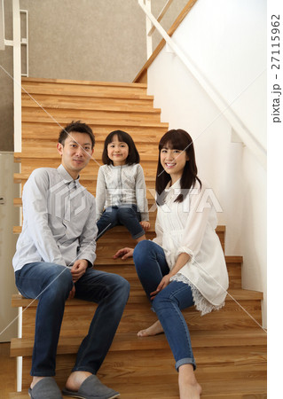 仲良し3人家族 仲良し3人家族 27115962