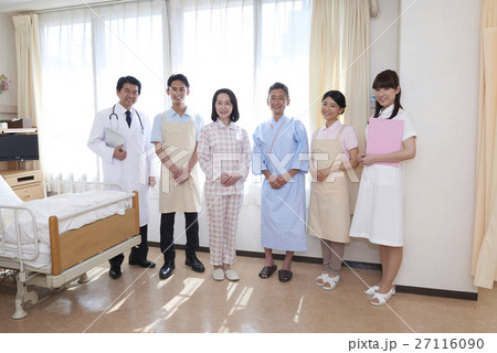 医療　病院　介護　医者　介護師　ナース　イメージシーン 27116090