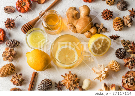 はちみつレモンのホットドリンク　 Hot honey tea with lemon drink 27117114