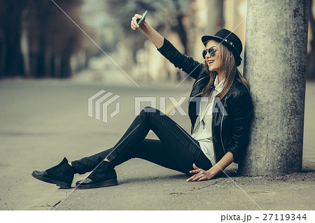 Young beautiful women Young beautiful women 27119344