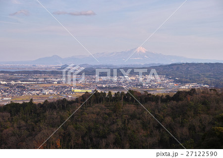 松江市の茶臼山から見た冬の大山 27122590