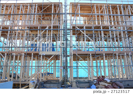 建築中の木造戸建て 27123517