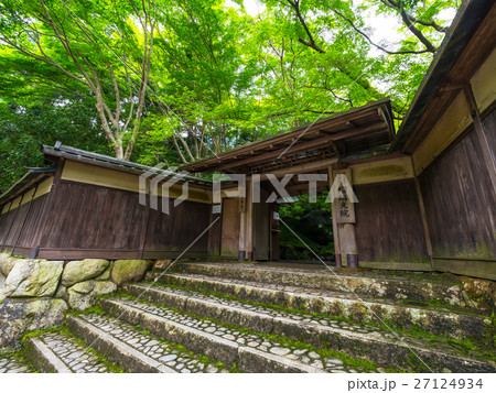 瑠璃光院の山門 27124934