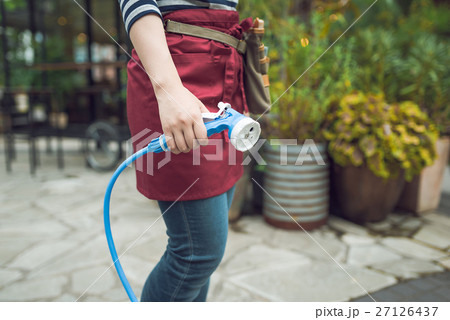 ガーデニングスタッフ［撮影協力:TENOHA DAIKANYAMA 27126437