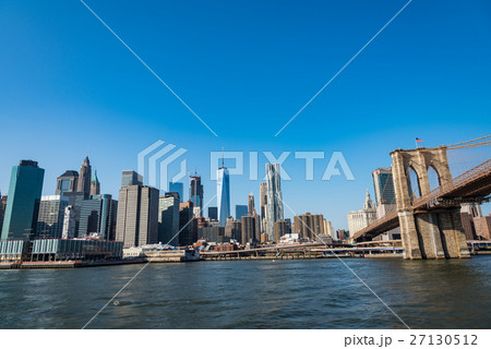 ニューヨークの摩天楼とブルックリン橋 日中 ニューヨークの摩天楼とブルックリン橋 日中 27130512