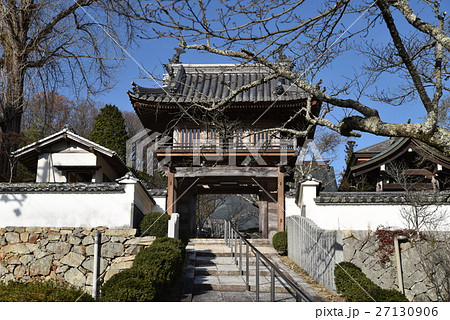 日応寺鐘楼門と冬晴れの青空 岡山県岡山市北区 日応寺鐘楼門と冬晴れの青空 岡山県岡山市北区 27130906
