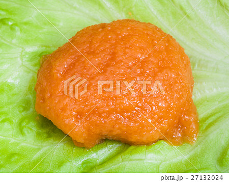 salty caviar of common carp on green leaf 27132024