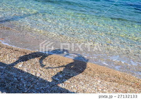 ヒオス島の砂浜で影絵遊び ヒオス島の砂浜で影絵遊び 27132133