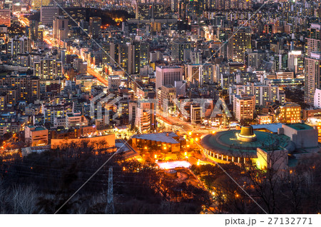 View of downtown cityscape in Seoul, South Korea. 27132771